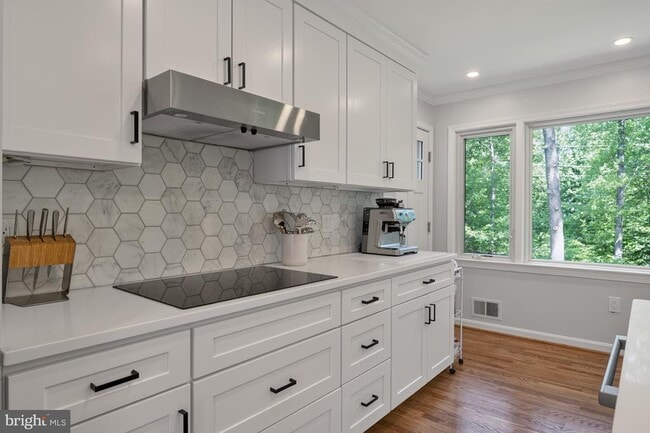 Building Photo - 1554 Forest Villa Ln