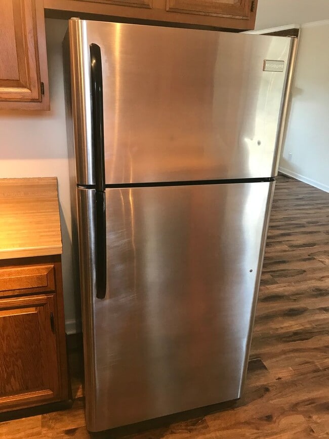 Building Photo - 112 Sycamore St