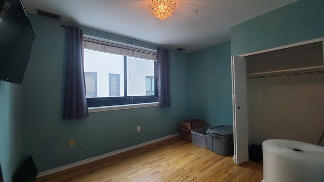 Building Photo - 518-536-536 Gregory Ave