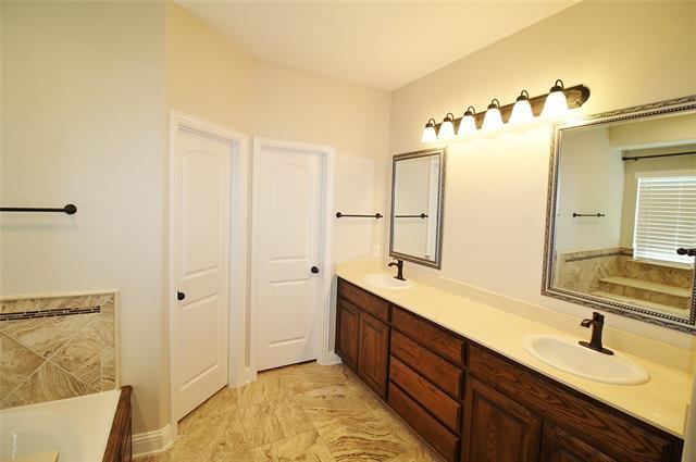 Building Photo - 1713 Fair Oaks Ln