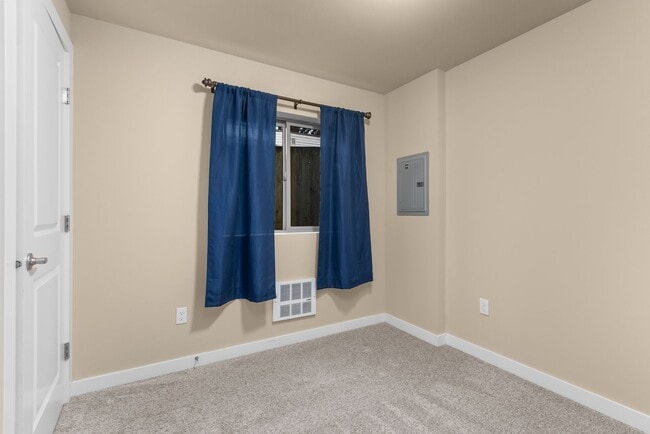 Building Photo - 2bd/2.5ba Seattle Townhome