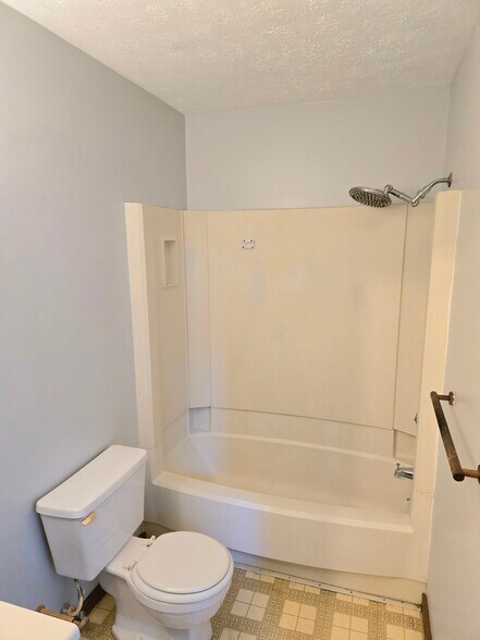 Building Photo - 9120 N Lima Rd