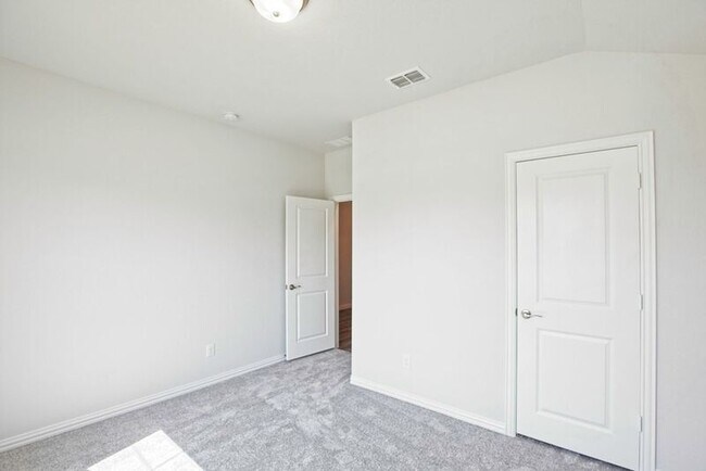 Building Photo - 625 Hidden Cove Dr