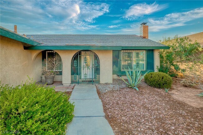 Building Photo - 3730 Greenwood Dr