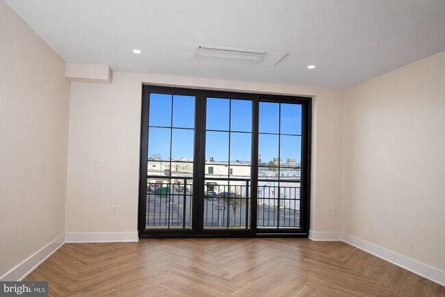 Building Photo - 128 N Bond St