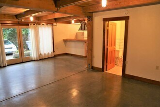 Building Photo - Extraordinary 2bed/2bath Loft in Historic Barn next door to Oregon State