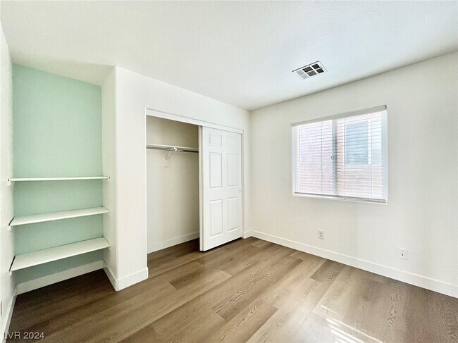 Building Photo - 9291 Hollander Ave