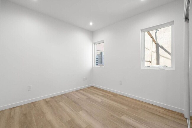 Building Photo - 3335 Stocker St W