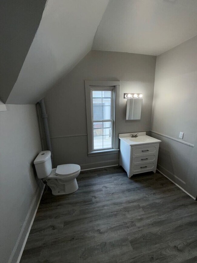 Building Photo - 1411 W Maryland St