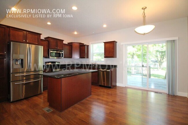 Building Photo - UPDATED KITCHEN!! 3 Bedroom, 2.5 Bath Home...
