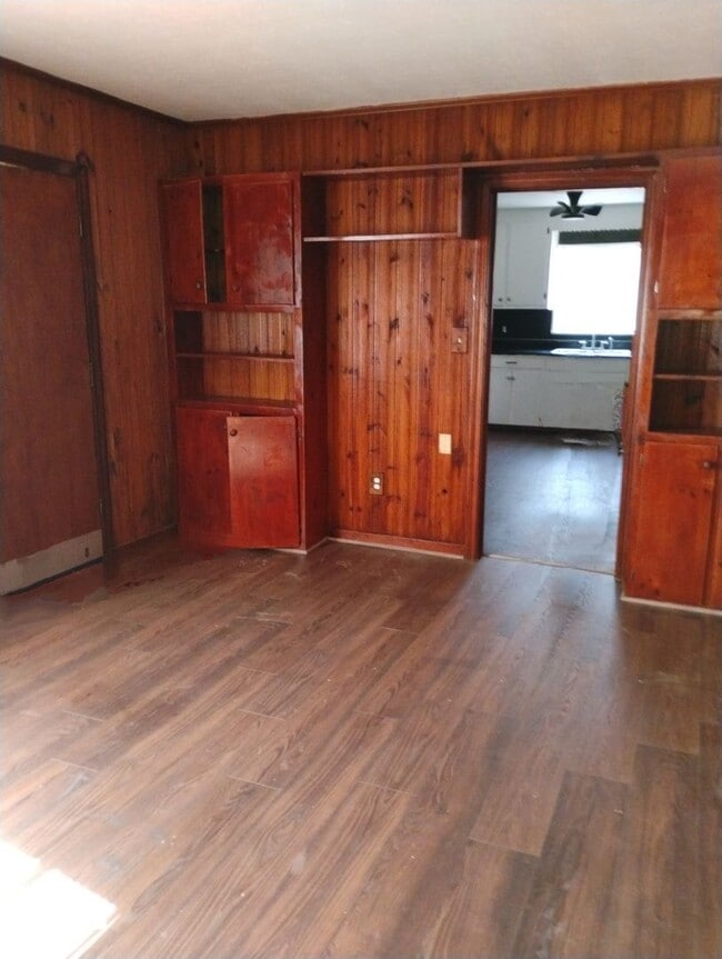 Building Photo - Great 3 bed home ready to move in