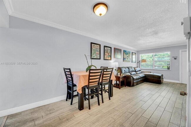 Building Photo - 1900 NE 8th Ct