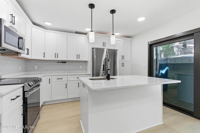 Building Photo - 10407 Big Tree Cir W