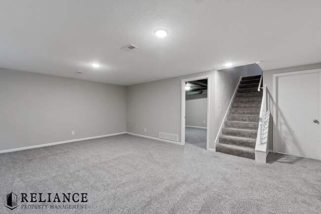 Building Photo - 8712 Lakeland Cir