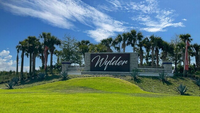 Building Photo - Luxurious Living: Spacious 5-Bedroom Home with Scenic Views in Port Saint Lucie!