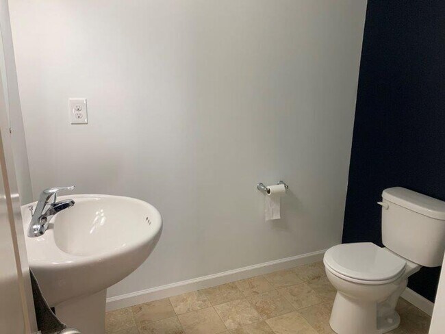 Building Photo - 346 Weatherstone Dr