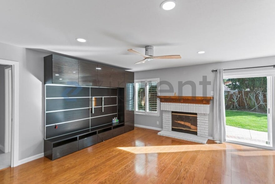 Building Photo - 1554 Gilbert Pl