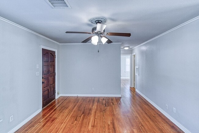 Building Photo - 2 bedroom/1 bathroom - Centrally Located in Norman!!