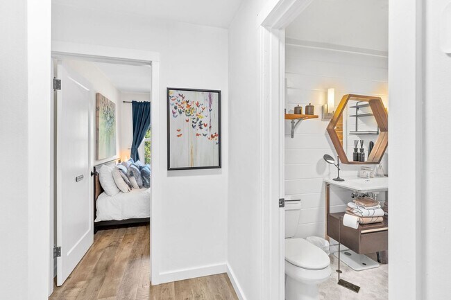 Building Photo - Fully Furnished 3-Bedroom, 1-Bath Modern B...