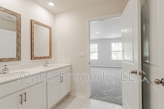 Building Photo - 816 Wolverine Ln