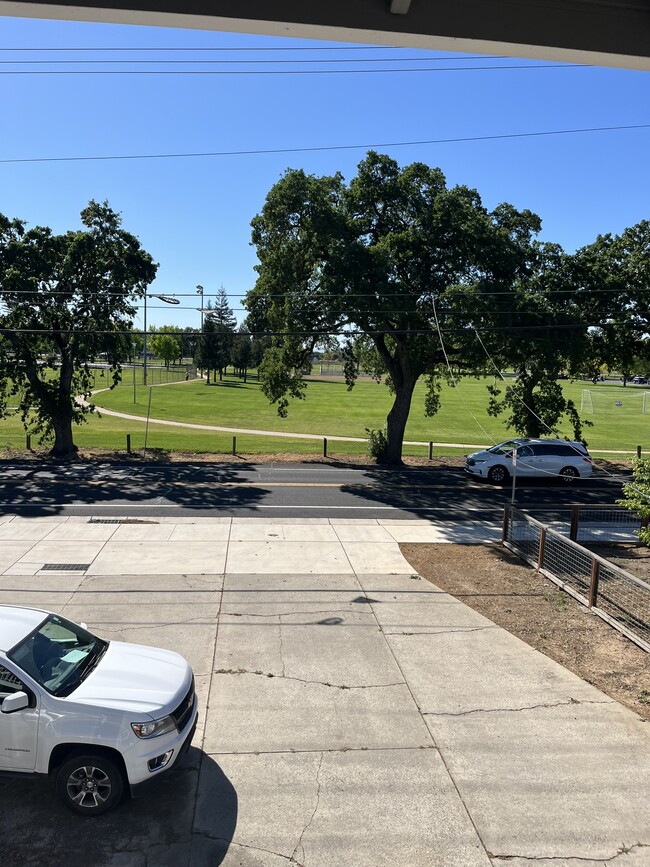 Building Photo - 10099 Elk Grove Florin Rd