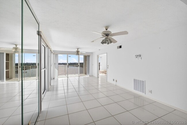 Building Photo - 3901 S Flagler Dr
