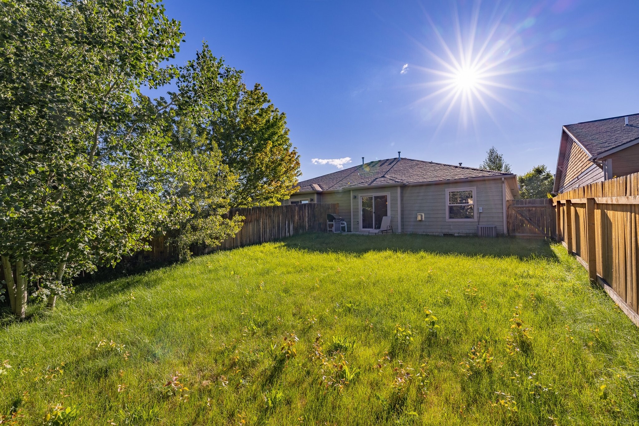 Building Photo - 91 Droulliard Ave