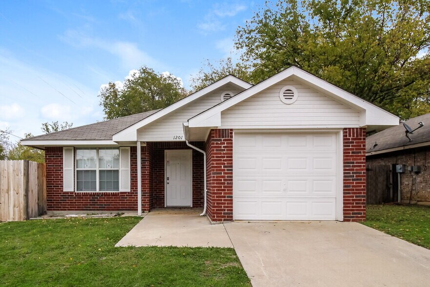 Primary Photo - 1201 Paco Trail