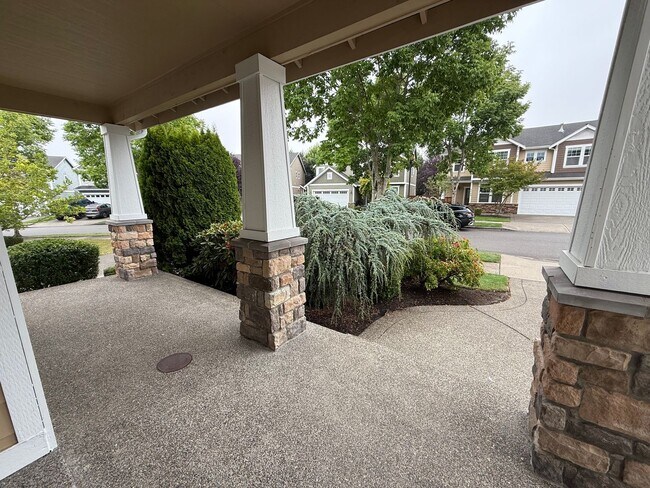 Building Photo - 7704 McKinley Loop NE