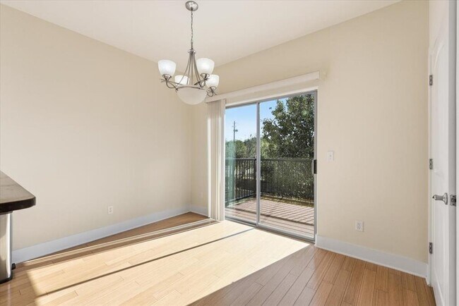 Building Photo - 13420 Lyndhurst St