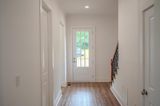 Building Photo - 1993 Reynolds Dr SW