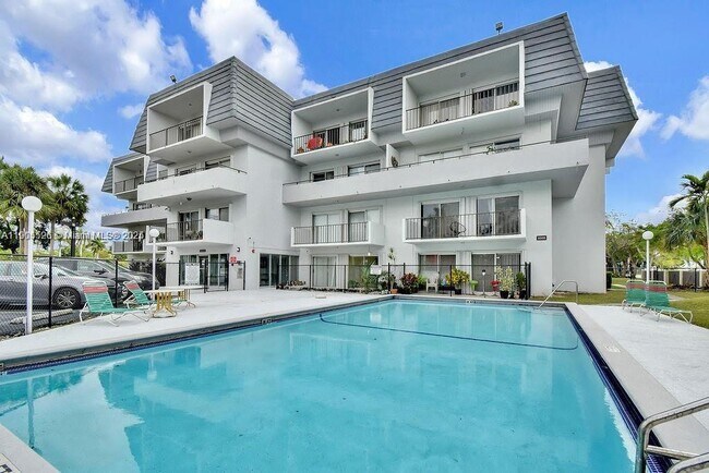 Building Photo - 8000 SW 81st Dr