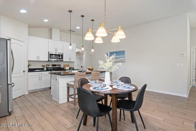 Building Photo - 88 N Hamilton Springs Rd