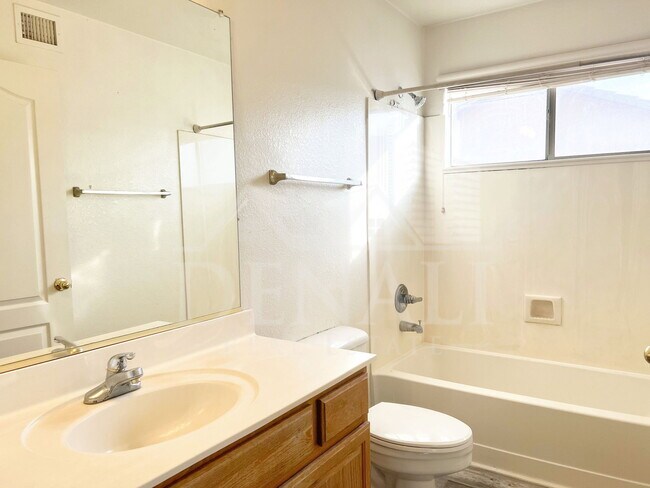 Building Photo - 2207 S Peppertree Ct