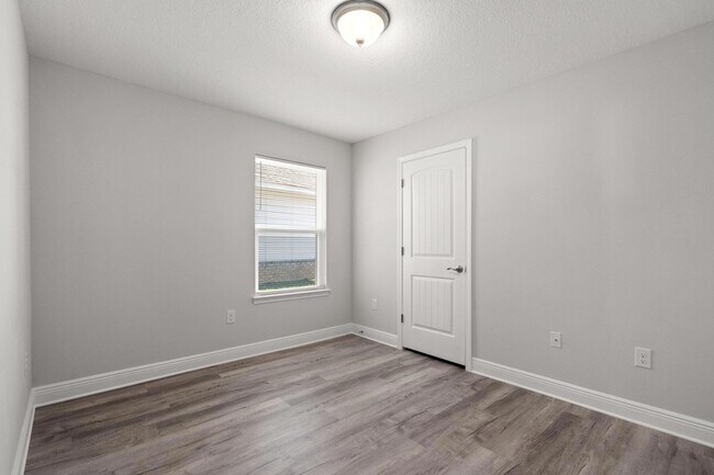 Building Photo - 571 Riverwalk Cir