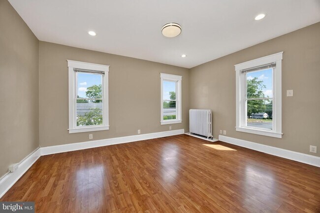 Building Photo - 855 N Pleasantview Rd