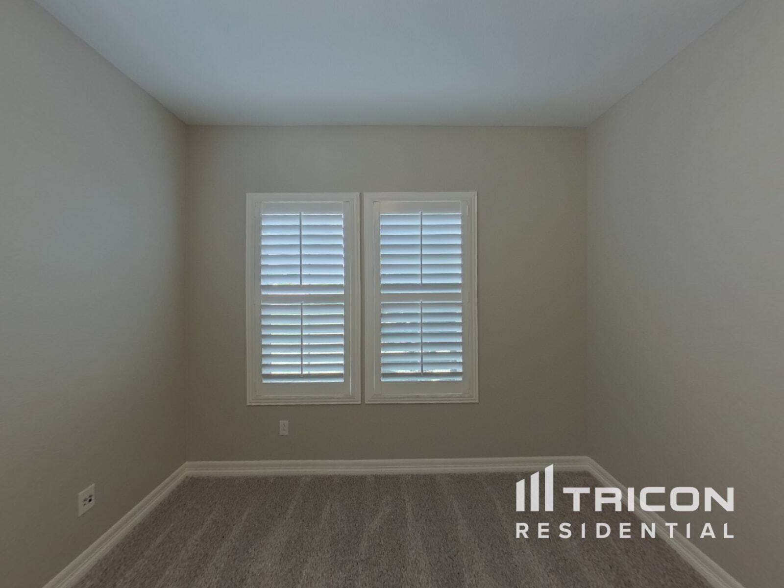 Building Photo - 6697 Cottonwood Tree Dr
