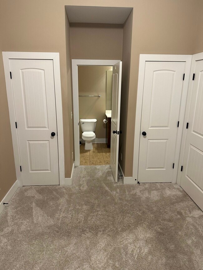 Building Photo - 141 Singapore Cir