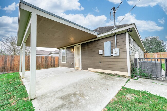 Building Photo - 3021 Sparrow St