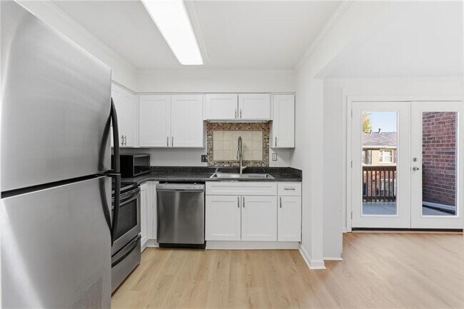 Building Photo - 6520 Roswell Rd NE