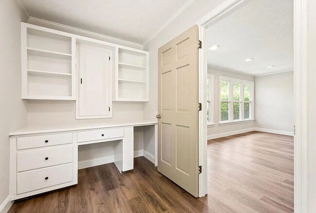 Building Photo - 1409 Robert Ln