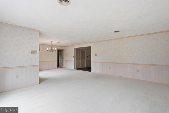 Building Photo - 11475 Pine Hill Dr