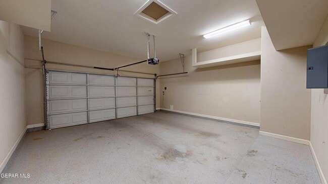 Building Photo - 7169 N Skies
