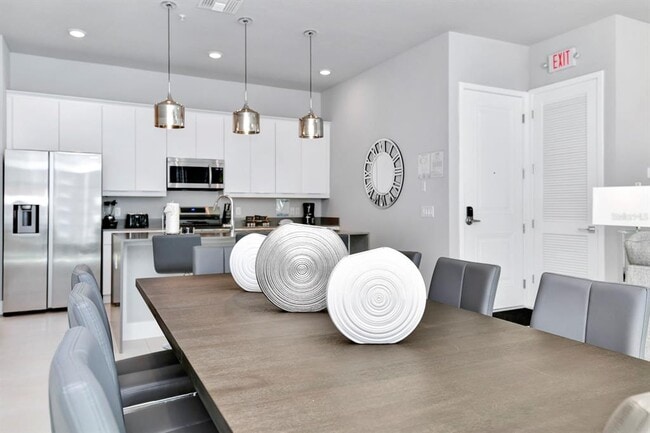 Building Photo - 7770 Sandy Ridge Dr