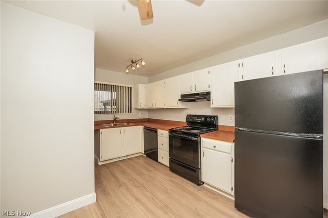 Building Photo - 9471 Madison Ln