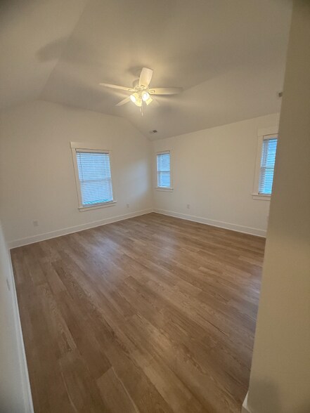 Building Photo - 213 W Palmetto St