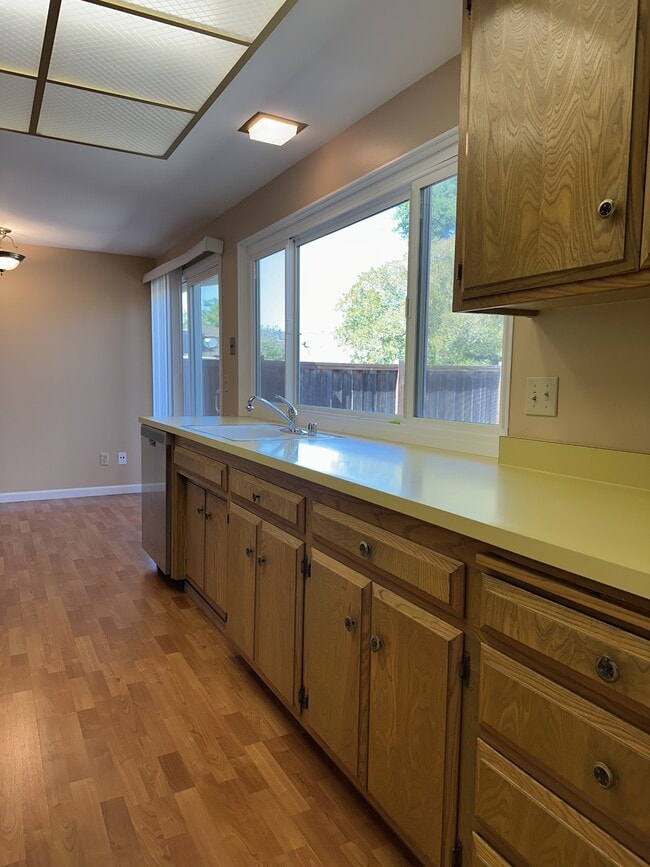 Building Photo - 175 Oak Island Dr