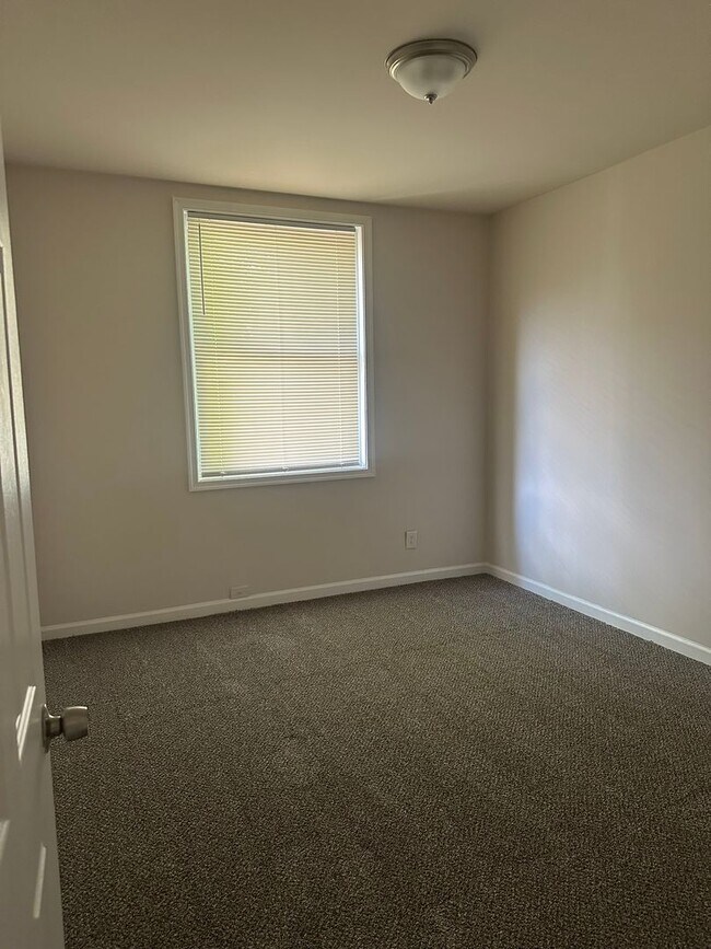 Building Photo - 3616 Elmley Ave
