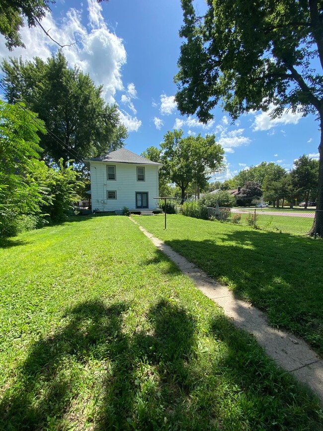 Building Photo - Italian Estates Property Management