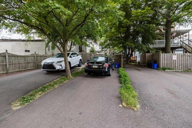 Building Photo - 2 bed/1 bath Townhome in WC Boro w/Off Street Parking